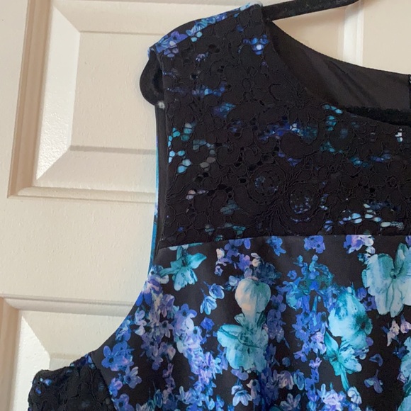 ROZ and ALI dress - midi - floral w/black lace - Plus Sized - Picture 7 of 11